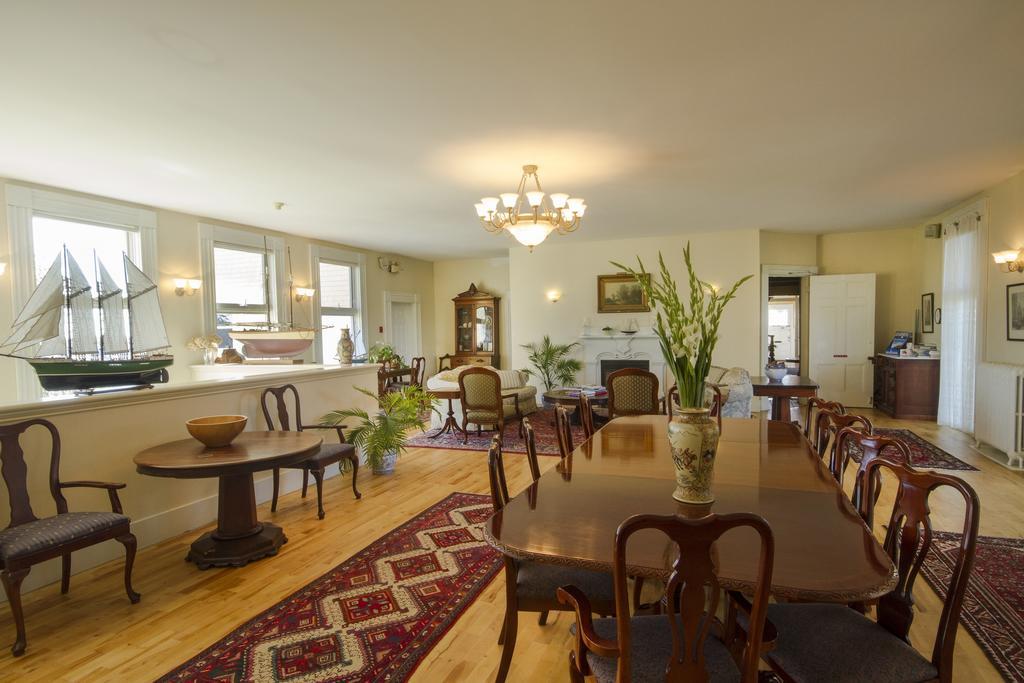 Homeport Historic B&B Saint John Bagian luar foto
