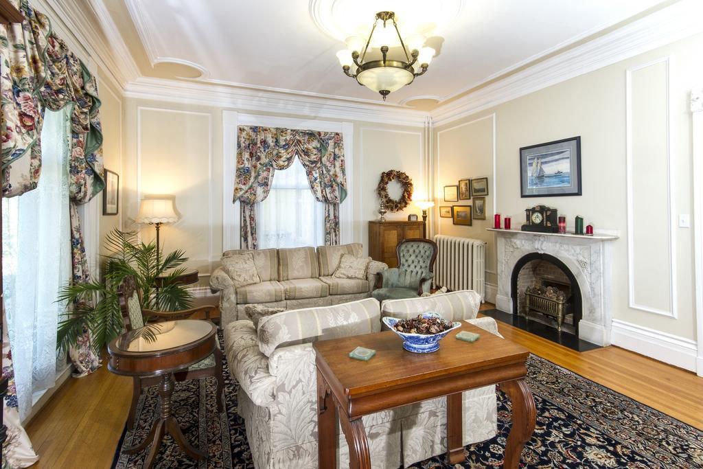 Homeport Historic B&B Saint John Bagian luar foto